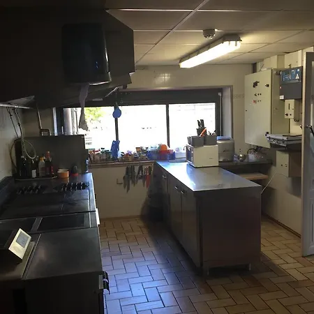 Hotel Saint Pierre Les Sauvages (Rhone)