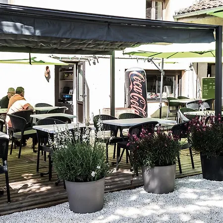 Hotel Saint Pierre Les Sauvages (Rhone)